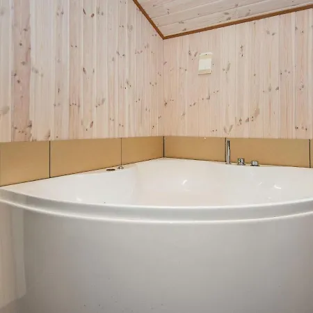 8 Person In Feriehus Hejls