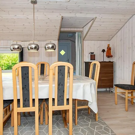 8 Person In Hejls-by Traum *
